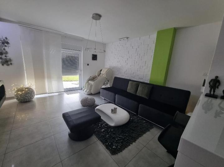 Apartment Plaza: Private Spa Retreat with Luxury Amenities Slavonski Brod Exterior photo