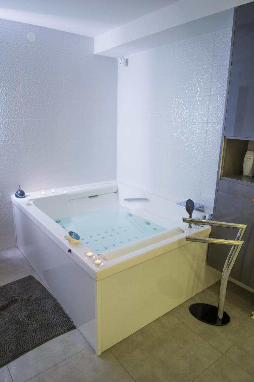 Apartment Plaza: Private Spa Retreat with Luxury Amenities Slavonski Brod Exterior photo