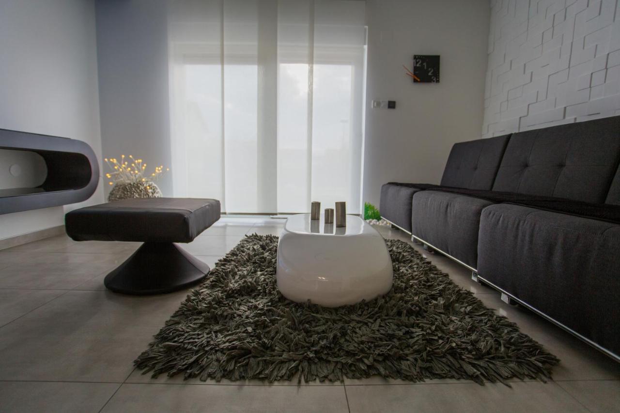 Apartment Plaza: Private Spa Retreat with Luxury Amenities Slavonski Brod Exterior photo