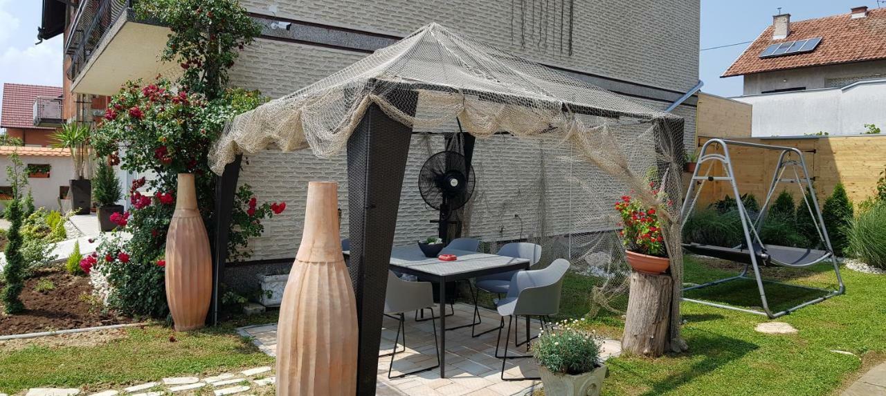 Apartment Plaza: Private Spa Retreat with Luxury Amenities Slavonski Brod Exterior photo