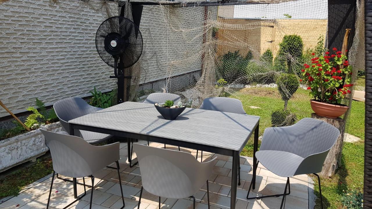 Apartment Plaza: Private Spa Retreat with Luxury Amenities Slavonski Brod Exterior photo